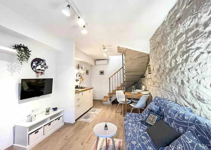 Stone House Bratus - Steps From The Appartement