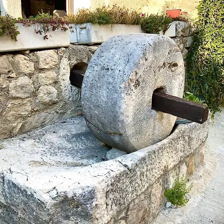 Stone House Bratus - Steps From The Apartman *