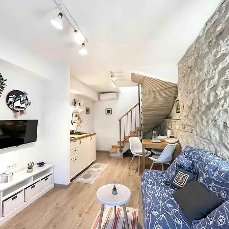 Stone House Bratus - Steps From The Apartamento