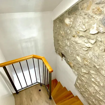 Stone House Bratus - Steps From The * Башка-Вода