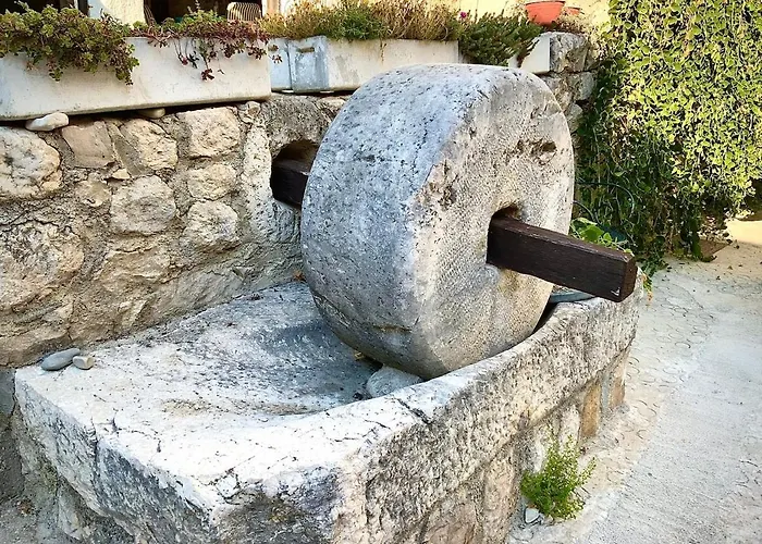 Stone House Bratus - Steps From The Apartman *